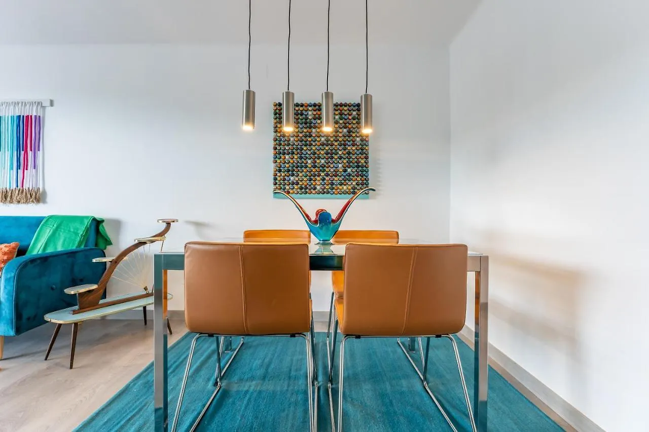 Beach Front Retro Hideaway In Salou Apartment
