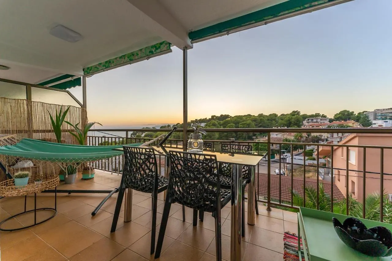 Beach Front Retro Hideaway In Salou