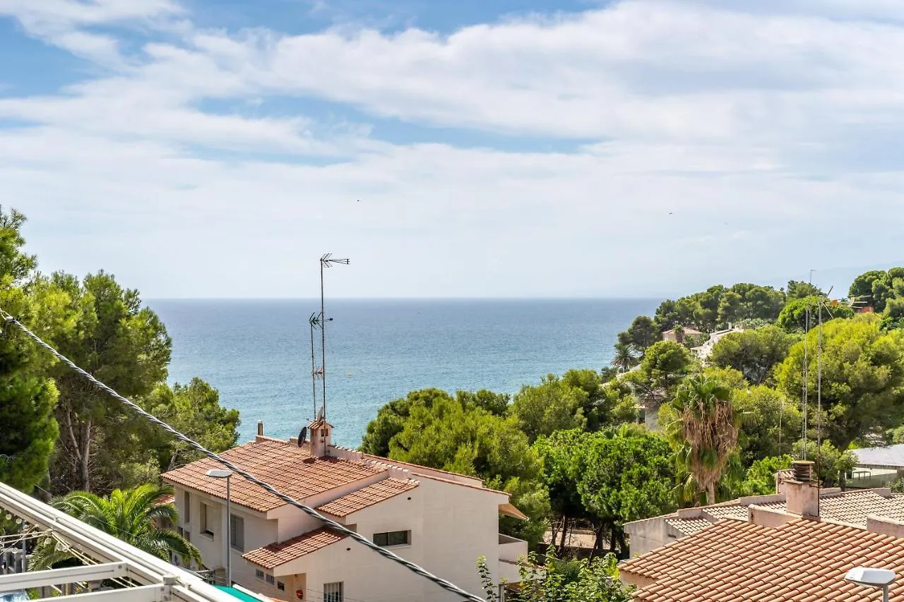 Beach Front Retro Hideaway In Σαλού Διαμέρισμα
