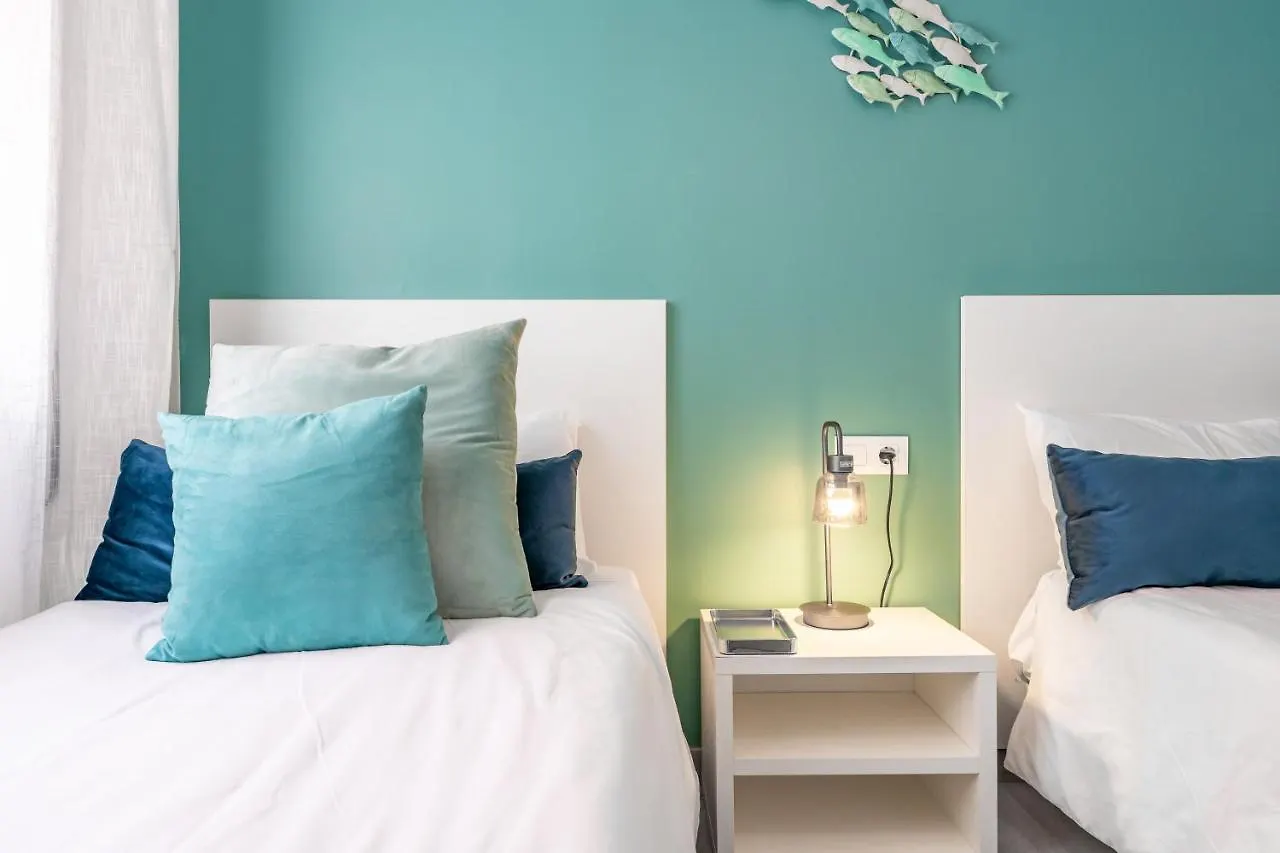 Apartment Beach Front Retro Hideaway In Salou
