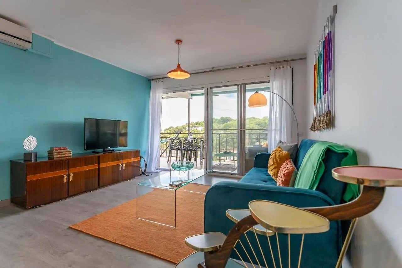 Beach Front Retro Hideaway In Σαλού