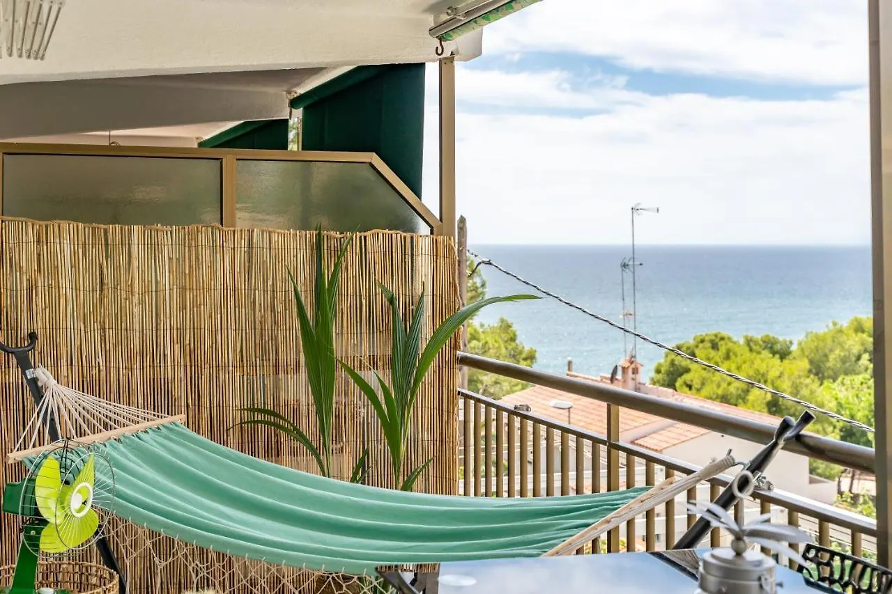 Beach Front Retro Hideaway In Σαλού