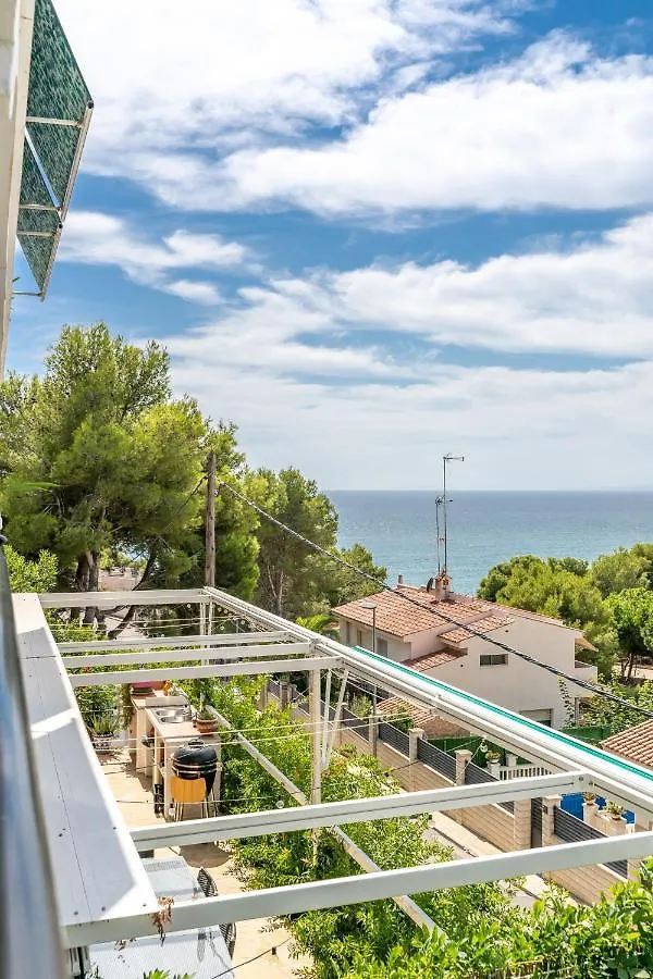 Beach Front Retro Hideaway In Σαλού