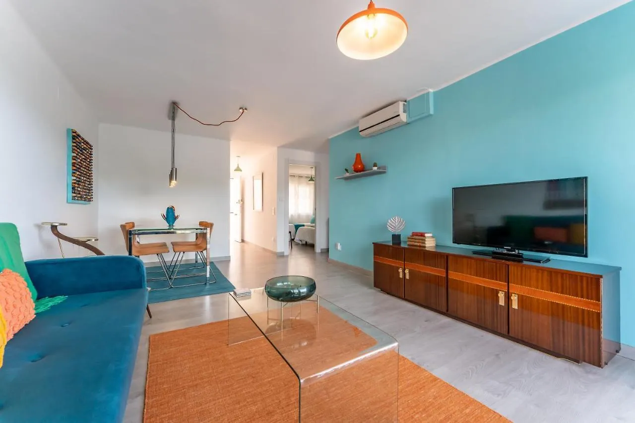 Beach Front Retro Hideaway In Σαλού Διαμέρισμα